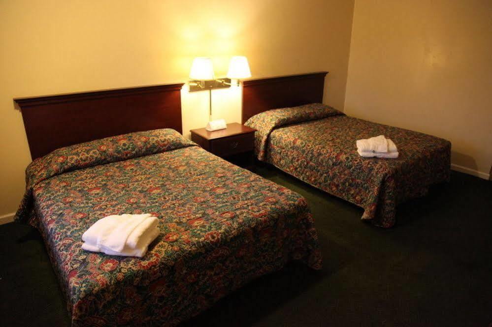 Parliament Resort Gay Mens Resort Augusta Bagian luar foto